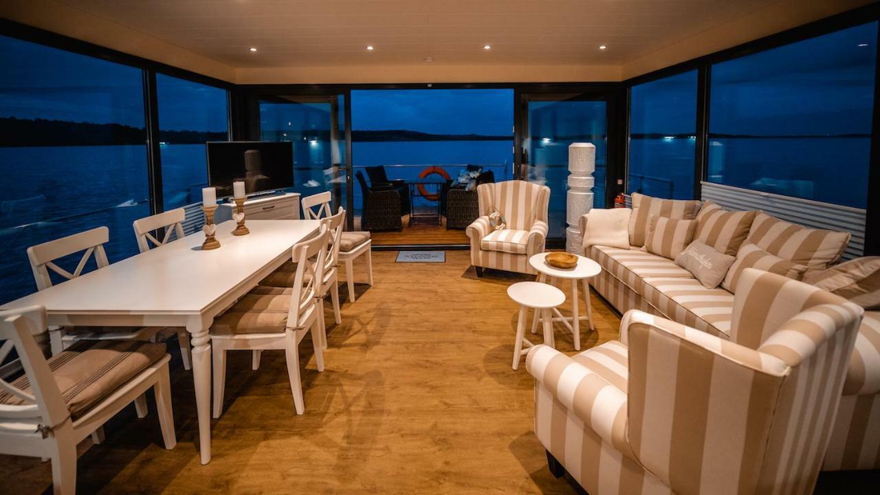 Hausboote Und Ferienhaeuser Marina Muecheln موشلن المظهر الخارجي الصورة